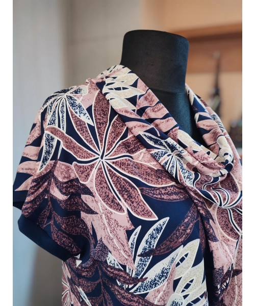 Bluzka z lejącym dekoltem typu woda - liście paproci